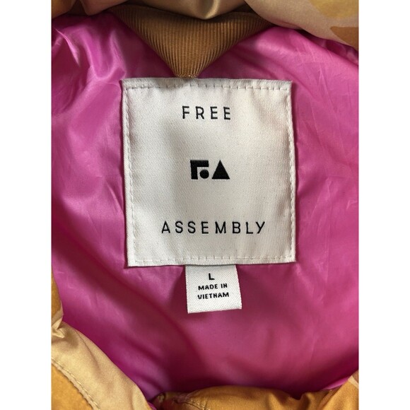 Mix Layer Free Assembly Camo and Pink Puffer Vest Snap Button NWT Size Large - Picture 5 of 10
